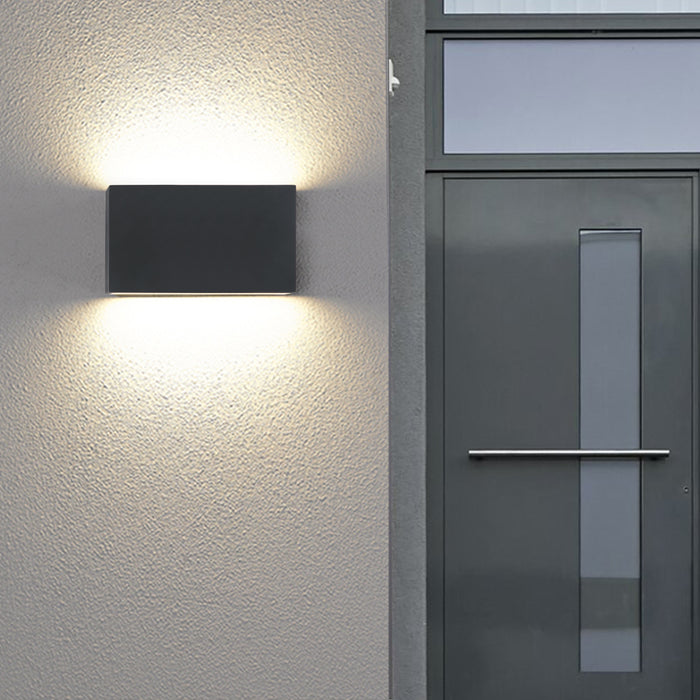 Black Aluminum LED Outdoor Wall Light